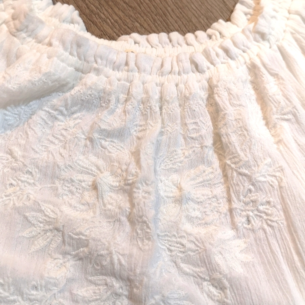 Off-the-Shoulder top - Picture 2 of 4